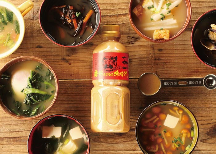 <span>お手軽な味噌汁の素</span>1本で約30杯分の味噌汁の素♪ 千葉県産の鰹節、鯖節、いわし干しを使用した出汁が効いた味噌汁の素です。